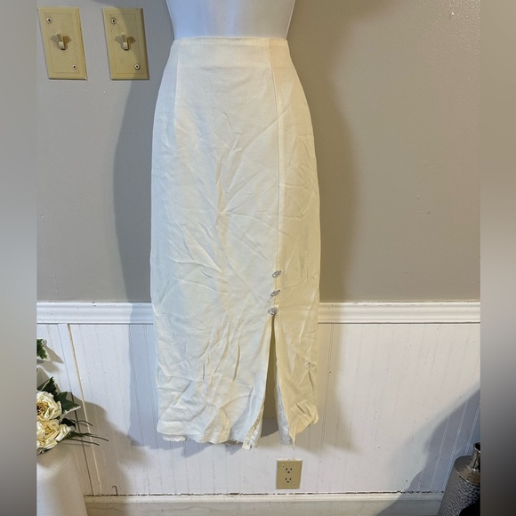 Studio C Dresses & Skirts - Studio C Cream Pencil Skirt